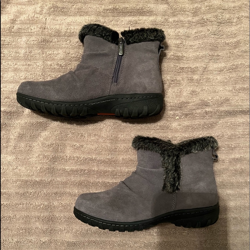 Khombu booties size 7